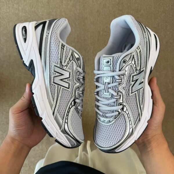 New Balance 740